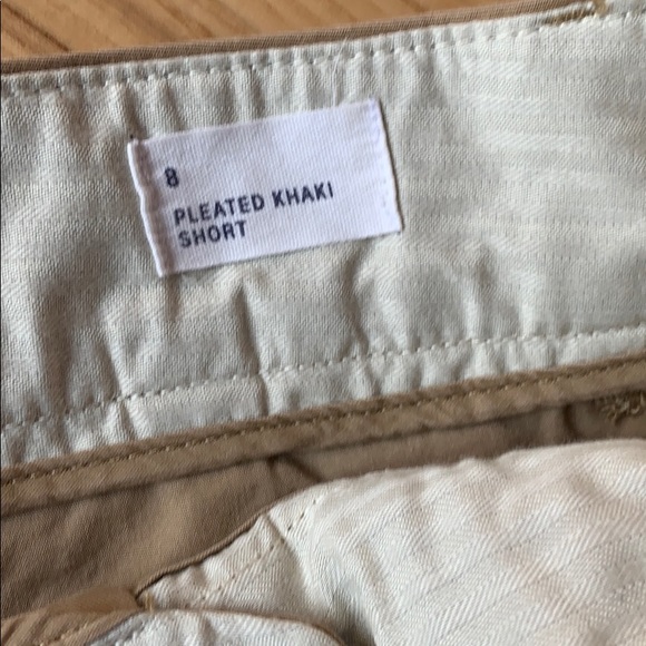 NWT Gap High Rise pleated short - Picture 4 of 6